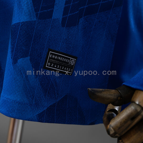 Camiseta Chelsea 2023/24 Local Manga Larga - detalle escudo