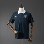 Camiseta Chelsea 2023/24 Entrenamiento Polo - detalle escudo