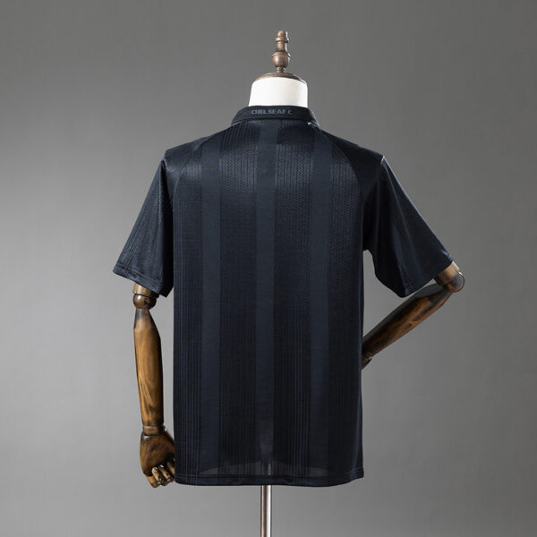Camiseta Chelsea 2023/24 Tercera - detalle escudo