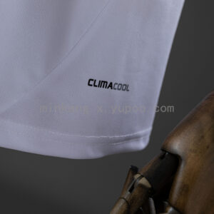 Camiseta Chelsea 2011/12 Visita Retro - detalle del escudo y logo Adidas