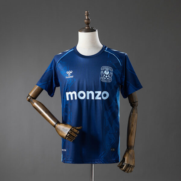 Camiseta Coventry City 2023/24 Tercera - detalle escudo