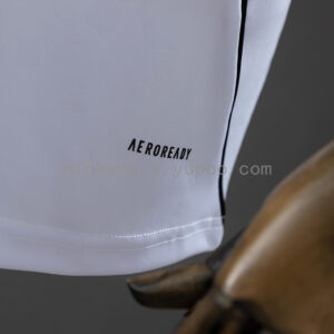 Camiseta Fulham 2024/25 Local - detalle escudo y logo Adidas