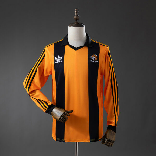 Camiseta Hull City 1980 Retro Local Manga Larga - detalle escudo Hull City