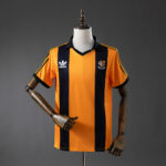 Camiseta Hull City 1981 Retro Local - detalle escudo