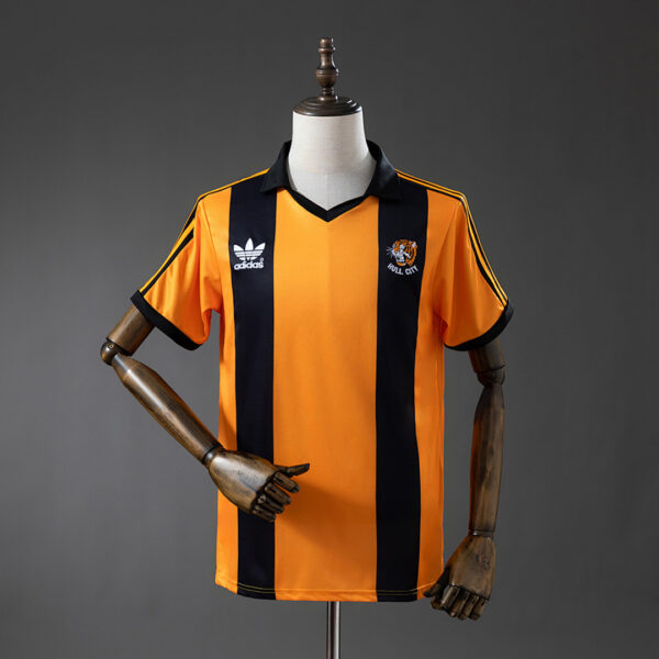 Camiseta Hull City 1981 Retro Local - detalle escudo