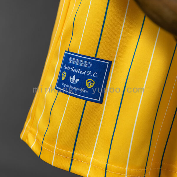 Camiseta Leeds United 1988/89 Retro Visita - detalle escudo