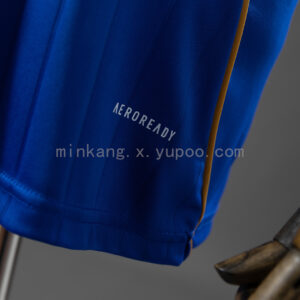 Camiseta Leicester City 2023/24 Local - detalle escudo