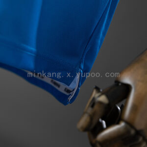 Camiseta Manchester City 1997/98 Retro Local - detalle del escudo del club