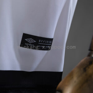 Camiseta Rayo Vallecano 2021/22 Local — detalle logo Umbro