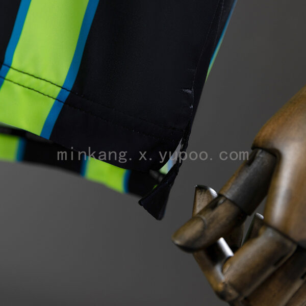 Camiseta Manchester City 1996/97 Visita Retro - detalle escudo y logos