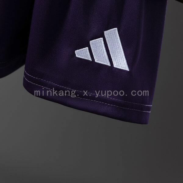 Camiseta Manchester United 2023/24 Visita Nino - detalle escudo