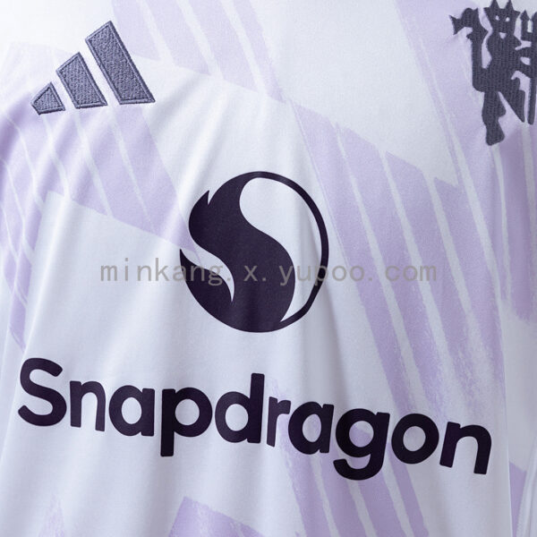 Camiseta Manchester United 2022/23 Tercera - detalle escudo