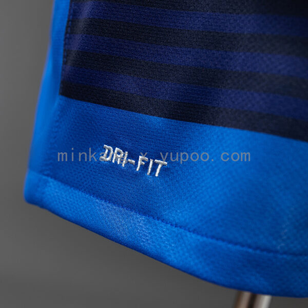 Camiseta Manchester United 2011/12 Retro Visita - detalle escudo