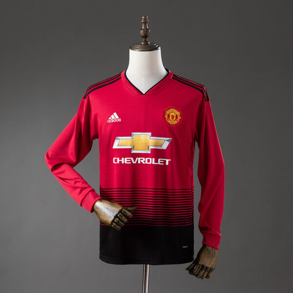 Camiseta Manchester United 2023/24 Local - detalle escudo