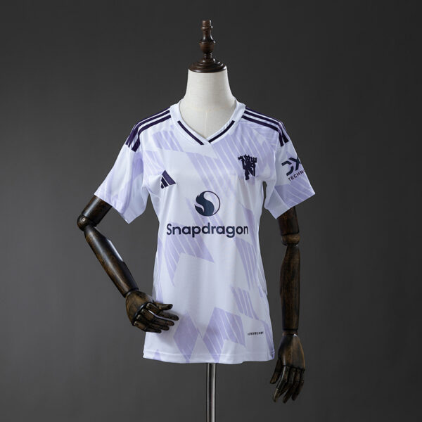 Camiseta Manchester United 2023/24 Pre-Match Mujer - detalle escudo