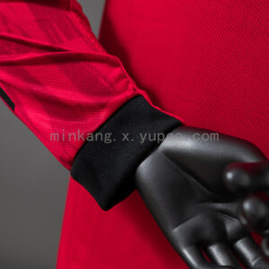 Camiseta Manchester United 2023/24 Local Versión Jugador Manga Larga - detalle escudo