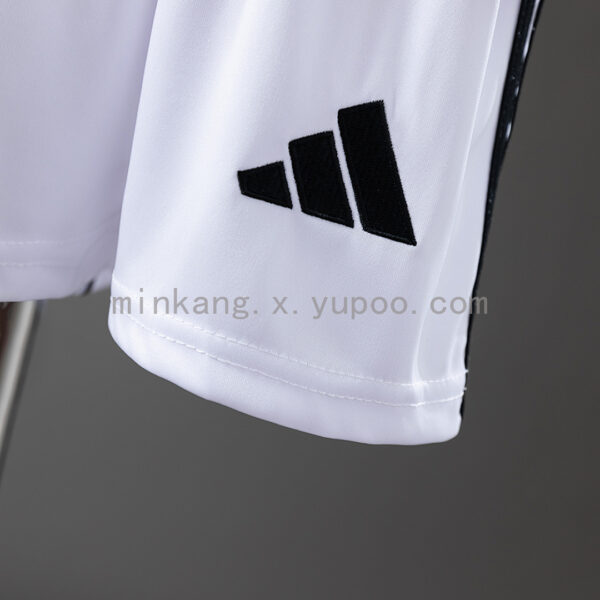 Camiseta Manchester United 2024/25 Local Niño - detalle escudo