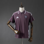 Camiseta Manchester United 2024/25 Polo - detalle escudo