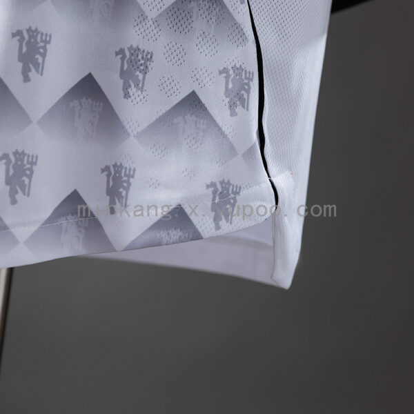 Camiseta Manchester United 1990/92 Visita Retro - detalle del logotipo Adidas en el pecho