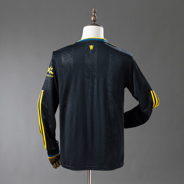 Camiseta Manchester United 1993/94 Retro Visita Manga Larga - detalle escudo