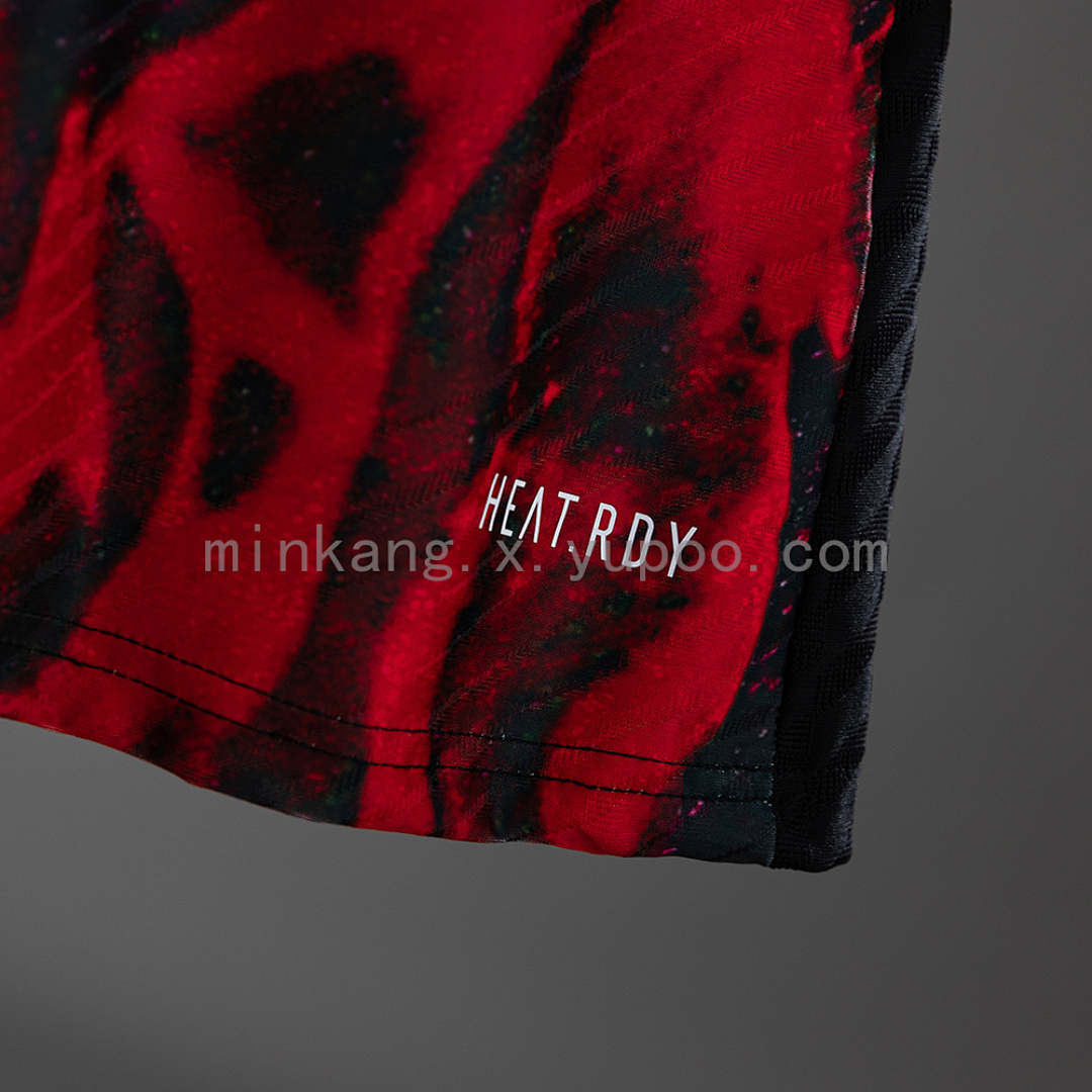 Camiseta Manchester United 2023/24 Edición Especial - detalle escudo