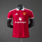 Camiseta Manchester United 2023/24 Local Versión Jugador - detalle escudo