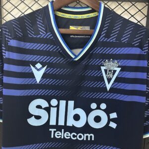 Camiseta Cadiz CF 2023/24 Tercera — detalle patrón de rayas