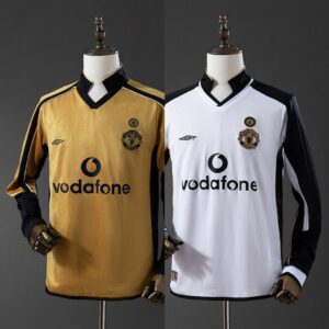 Camiseta Manchester United 2001/02 Retro Aniversario Manga Larga - detalle escudo