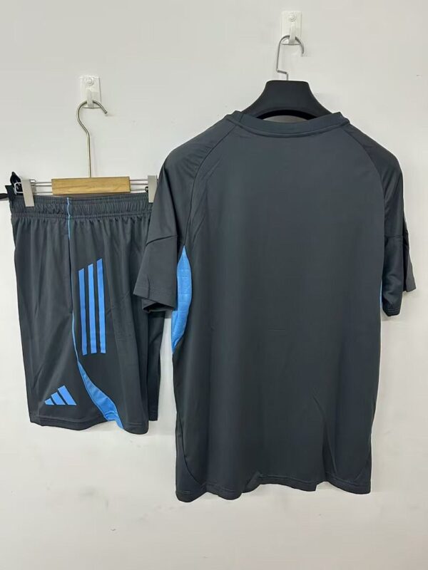 Camiseta Newcastle United 2023/24 Entrenamiento - detalle escudo