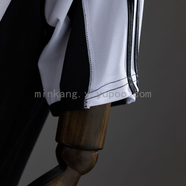Camiseta Newcastle United 2002/03 Retro Local - detalle escudo