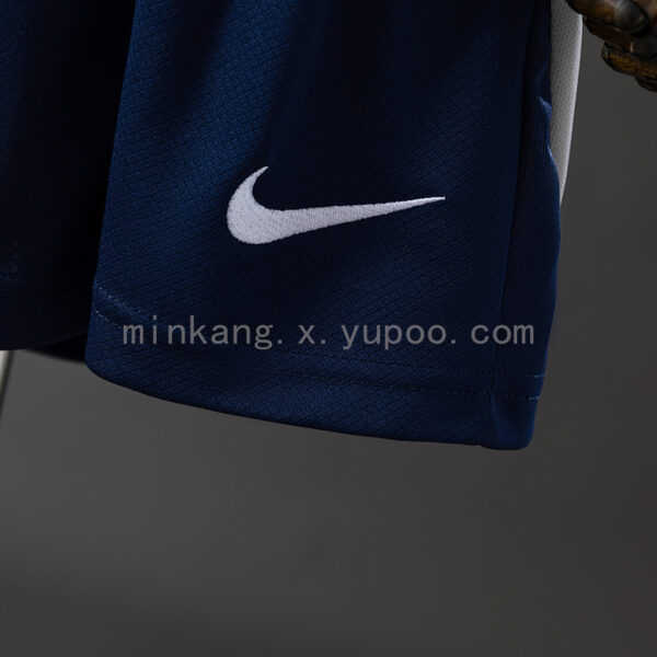 Camiseta Tottenham Hotspur 2023/24 Local Niño - detalle escudo