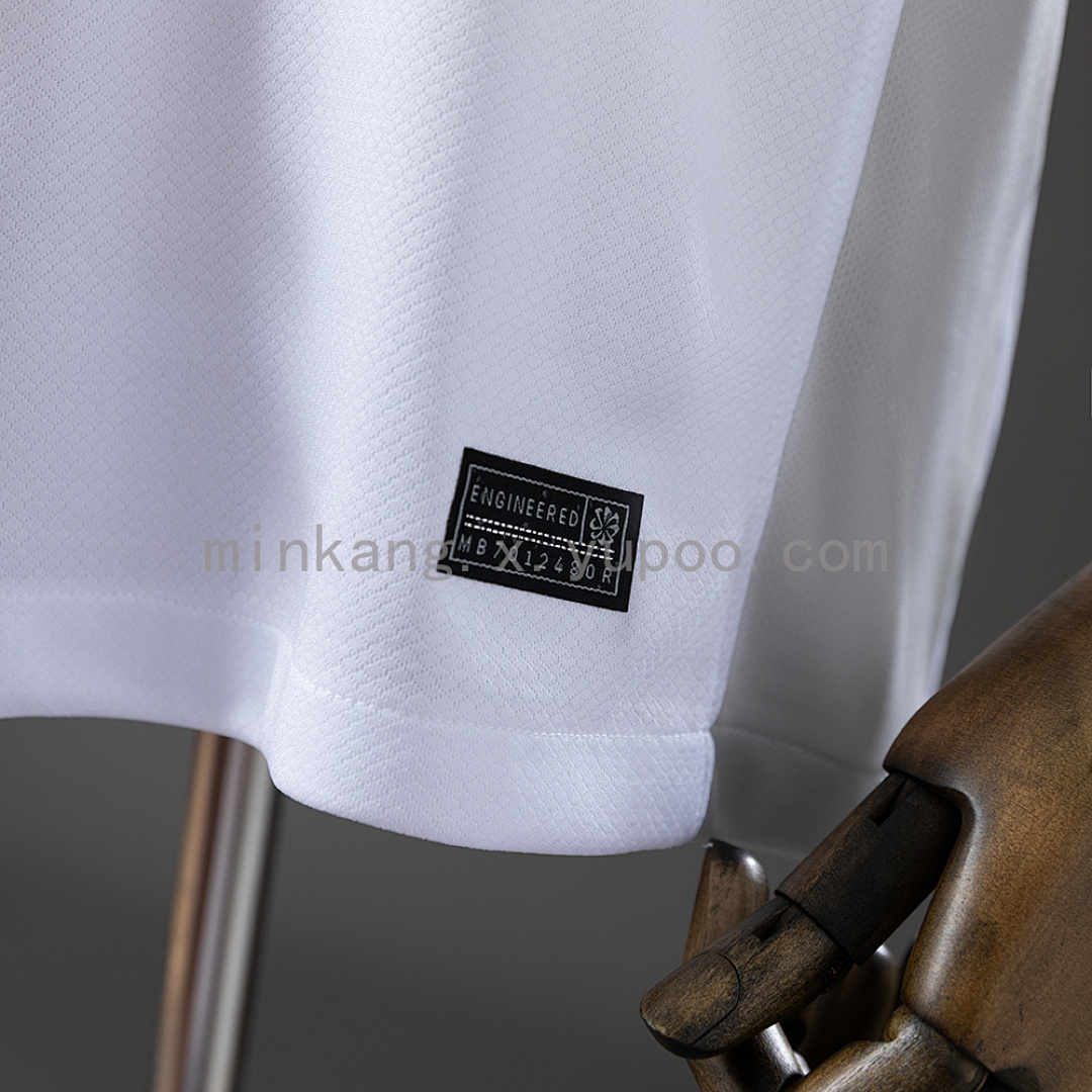Camiseta Tottenham Hotspur 2023/24 Local - detalle escudo