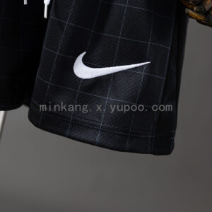 Camiseta Tottenham Hotspur 2021/22 Visita - detalle escudo