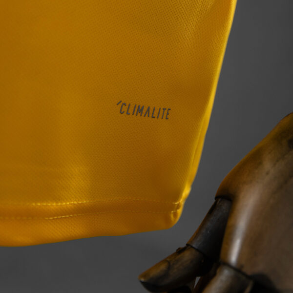 Camiseta Wolverhampton Wanderers 2019/20 Retro Local - detalle escudo