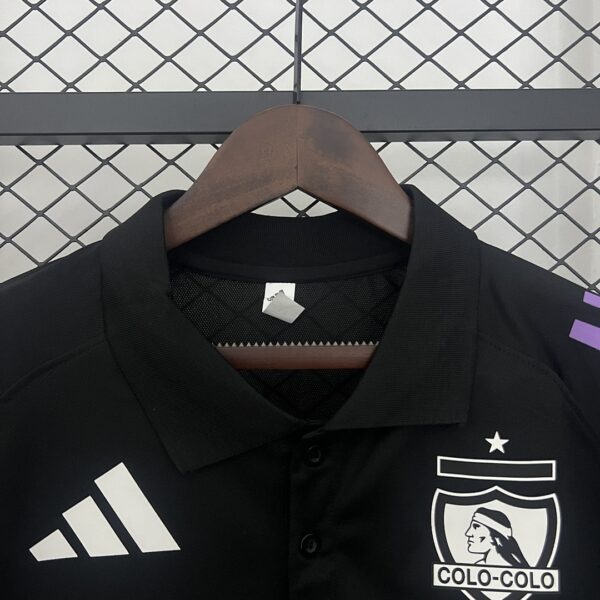 Camiseta Colo Colo 2025 Polo Entrenamiento - detalle logo Adidas