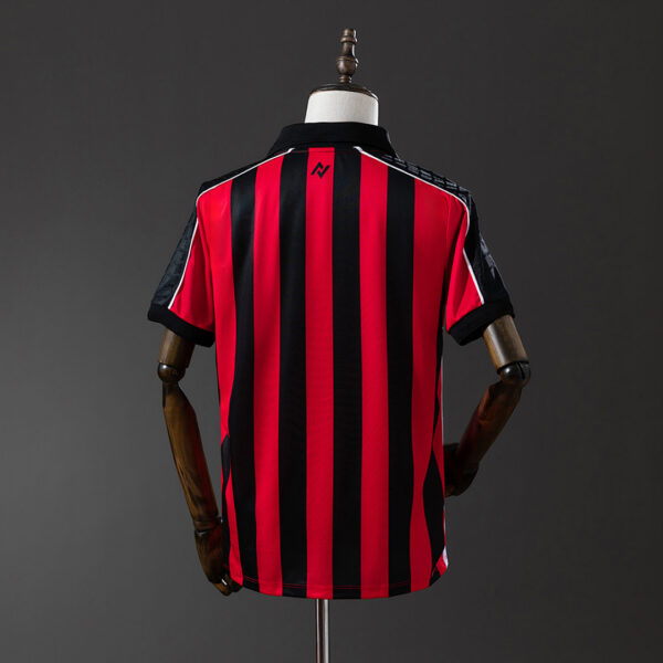 Camiseta Vitória 2024/25 Local — detalle escudo