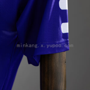 Camiseta Fiorentina 1998 Retro Local - detalle del escudo y logo FILA