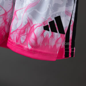 Camiseta Real Madrid Edición Especial Dragón Blanco y Rosa - detalle del dragón en la espalda