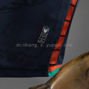 Camiseta Venezia 2024/25 Local - detalle puño y lateral naranja en lado izquierdo