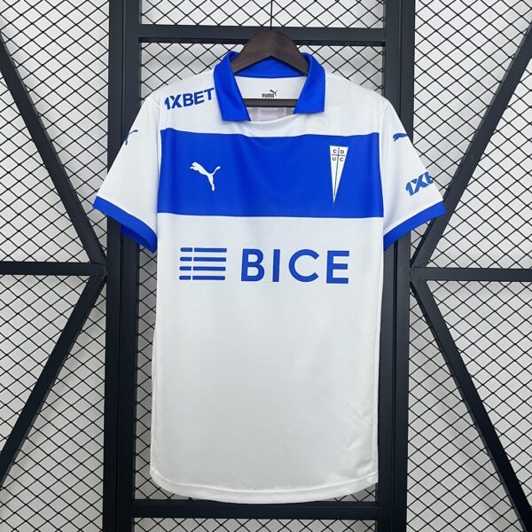 Camiseta Universidad Católica 2024 Local Edición Especial - detalle escudo