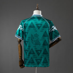 Camiseta Real Sociedad 1981/82 Retro Visita — detalle escudo del club