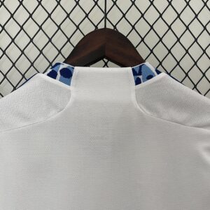 Camiseta Cruzeiro 2024/25 Visita Mujer — detalle escudo