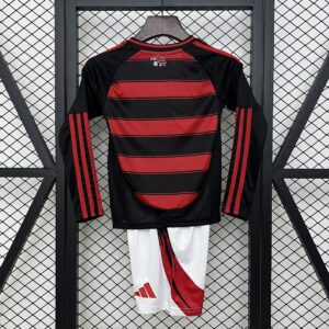 Camiseta Flamengo 2024/25 Local — detalle escudo