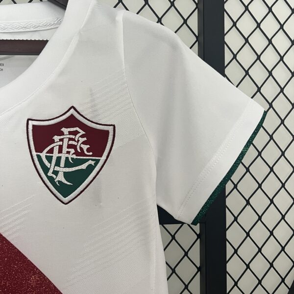 Camiseta Fluminense 2023/24 Visita Mujer — detalle escudo
