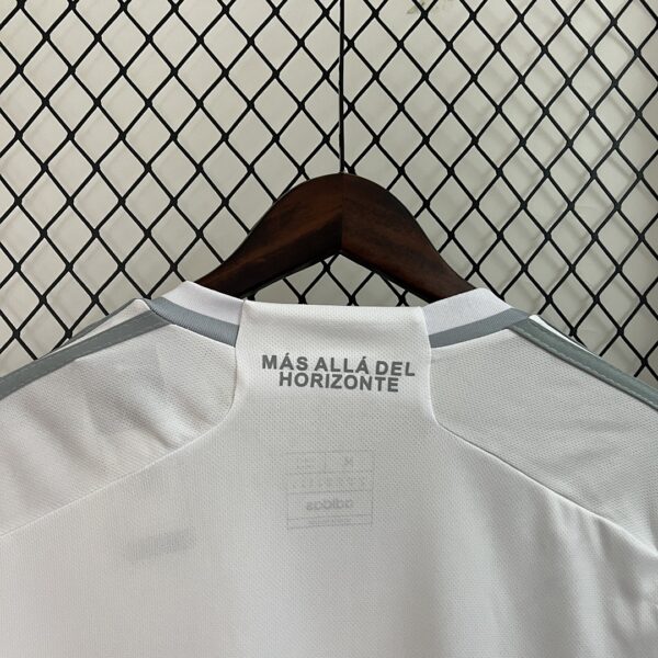 Camiseta Universidad de Chile 2024 Visita - vista trasera