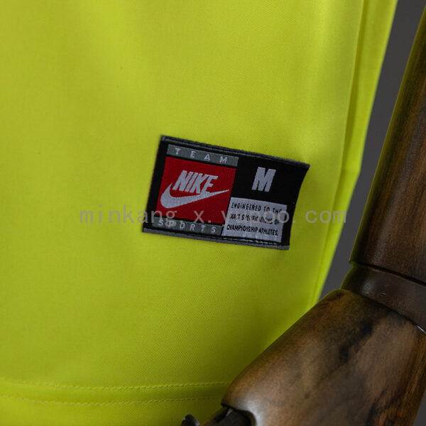 Camiseta Borussia Dortmund 1997 Retro Local - detalle escudo