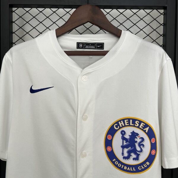 Camiseta Chelsea 2025 Local - detalle escudo