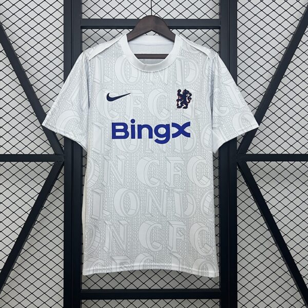 Camiseta Chelsea 2023/24 Entrenamiento - detalle escudo
