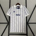 Camiseta Everton 1990 Retro Local - detalle cuello y logo Umbro