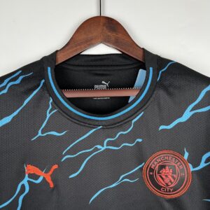 Camiseta Manchester City 2023/24 Edición Especial - detalle escudo